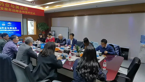 力鑫药业董事长&总经理高悦译、副总经理张倩、首席技术官陈成斌、研发商务总监刘恩桂、总经办主任张梦晗