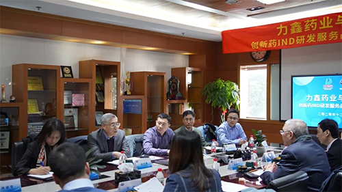 富联娱乐创始人&CEO陈春麟博士、化学部与生物部高级副总裁任峰博士、药代动力学与生物分析部副总裁辛保民博士、商务发展部副总裁蔡金娜博士等出席签约仪式。