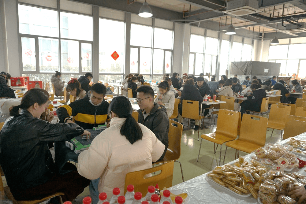 在春节 “乐七天” 活动中，富联娱乐给留沪过春节的员工准备了丰富多彩的活动